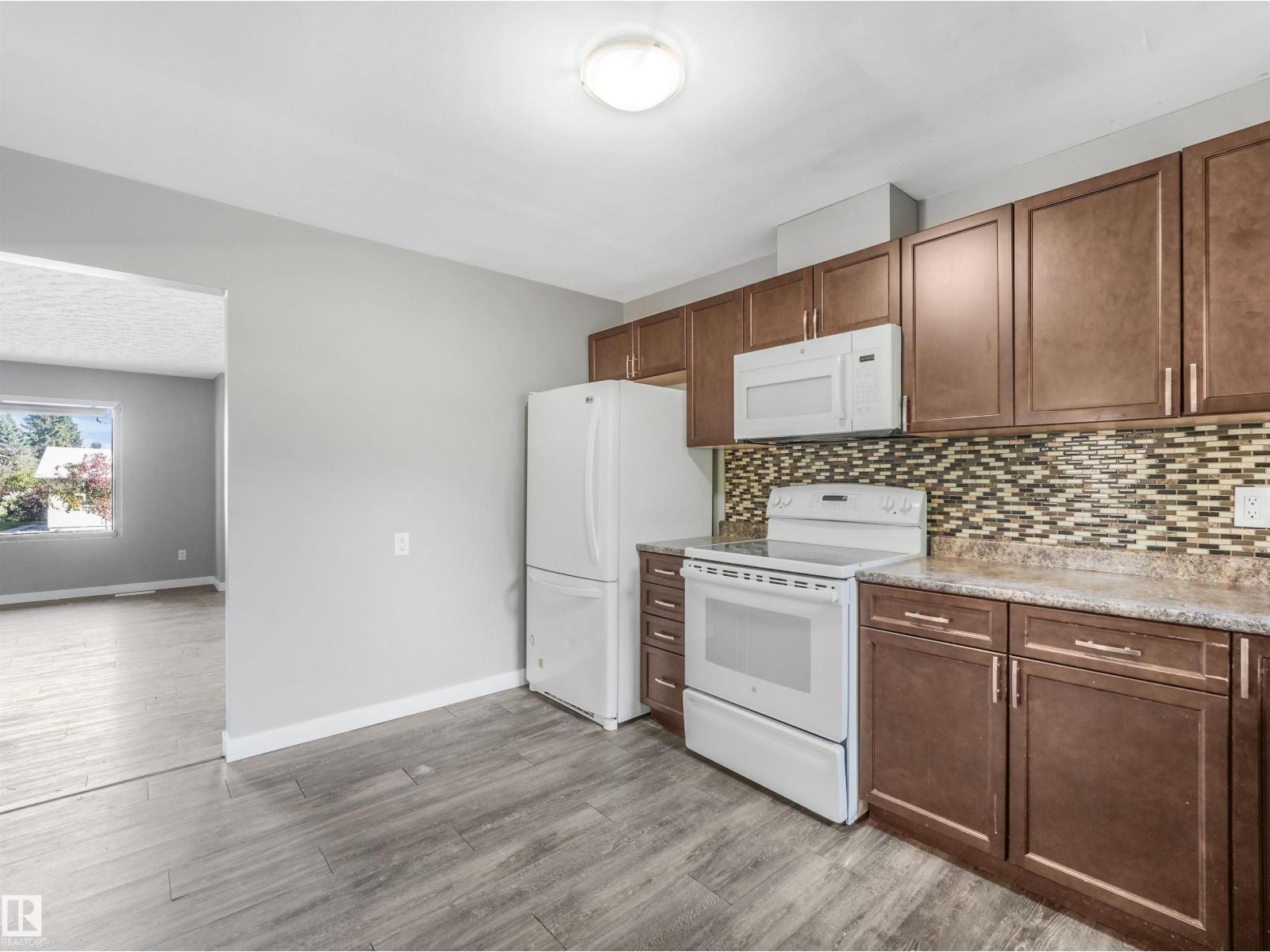 13540 110 ST NW - 4