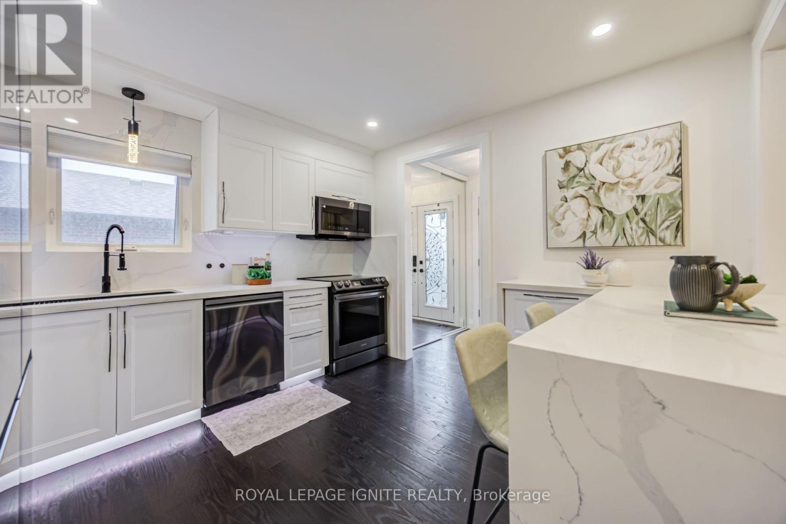 585 GRANDVIEW STREET S - 13