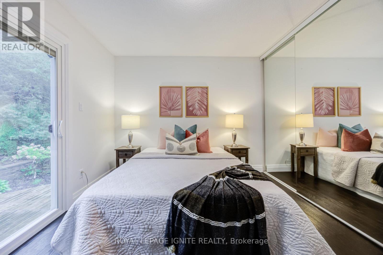 585 GRANDVIEW STREET S - 22