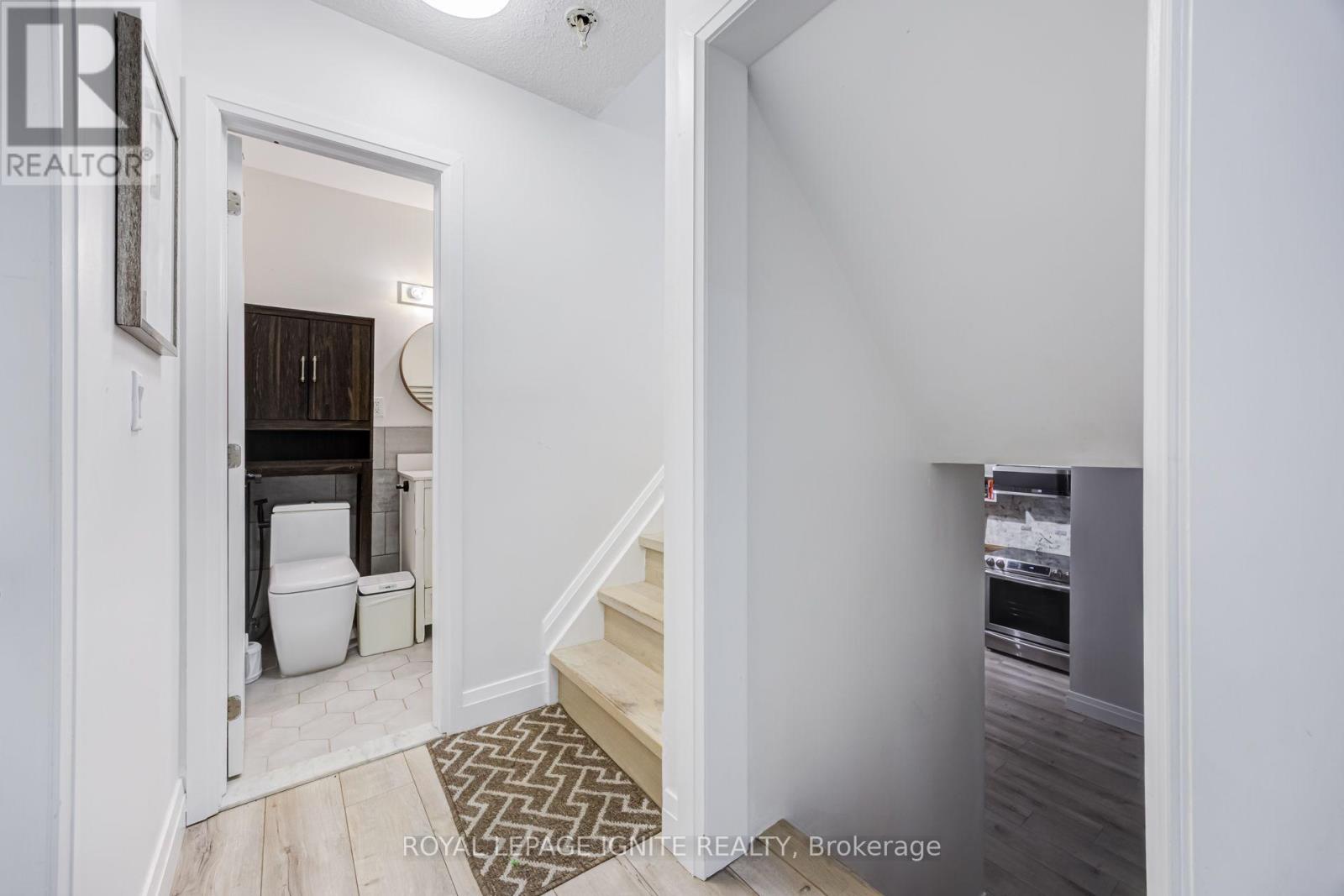 585 GRANDVIEW STREET S - 31