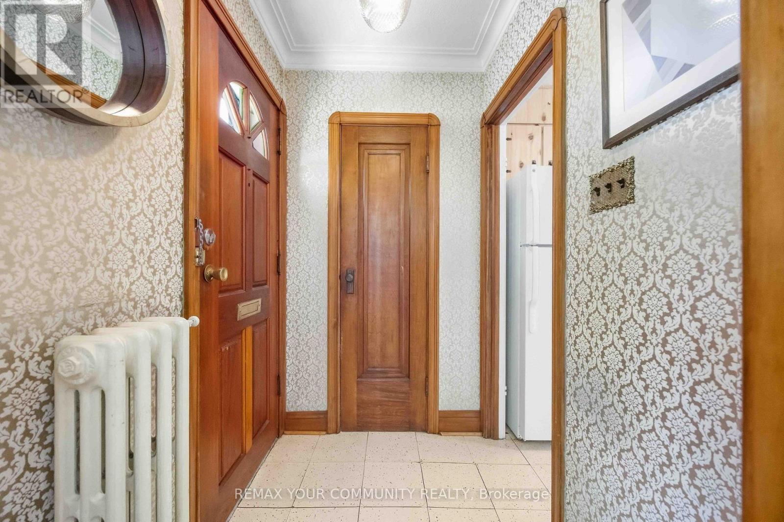 4 CRESTLAND AVENUE - 6