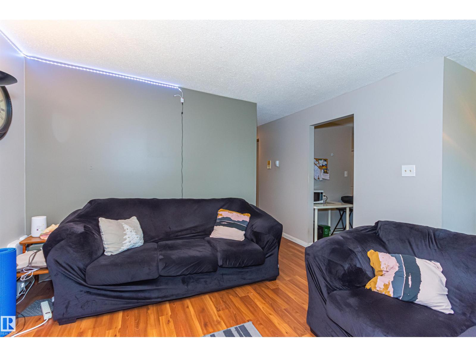 #6 3819 76 ST NW - 6