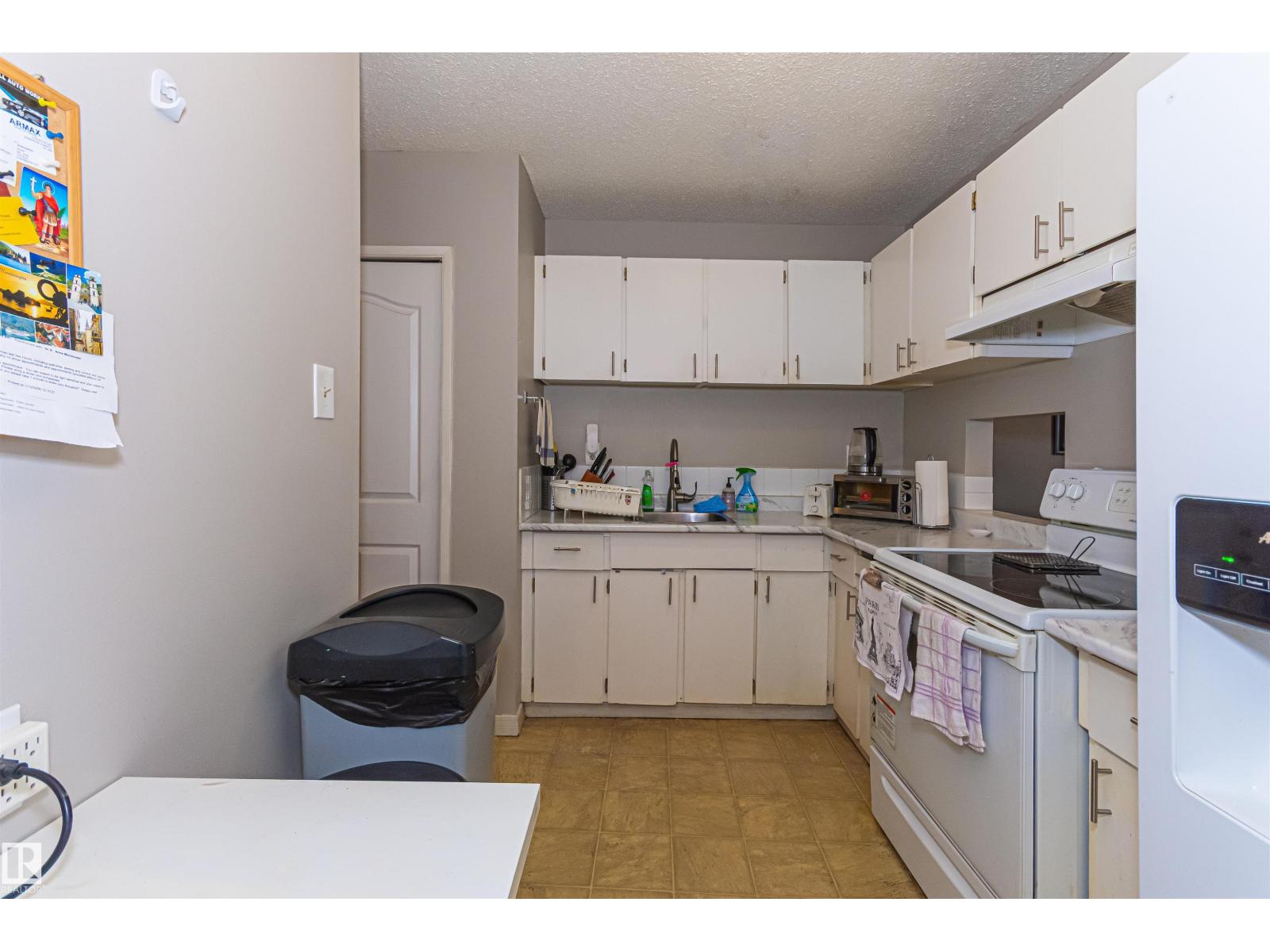 #6 3819 76 ST NW - 9
