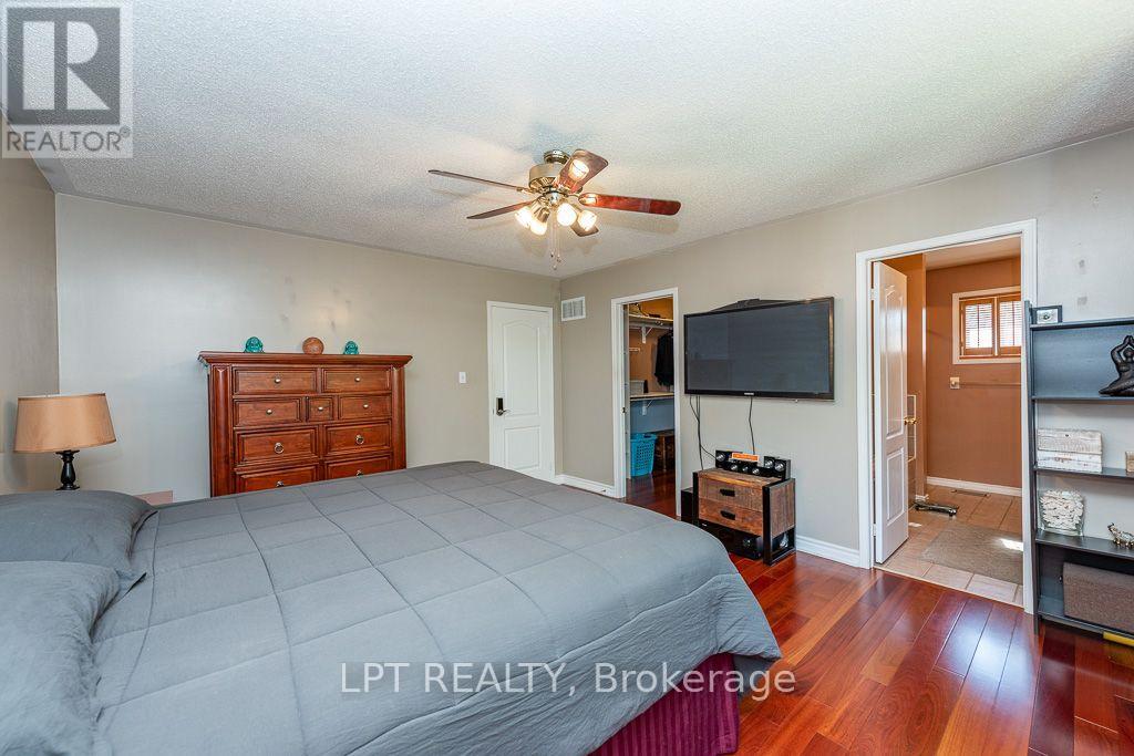 16 OAK GARDENS COURT - 31