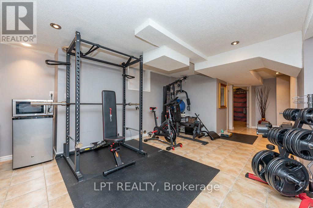 16 OAK GARDENS COURT - Image 35