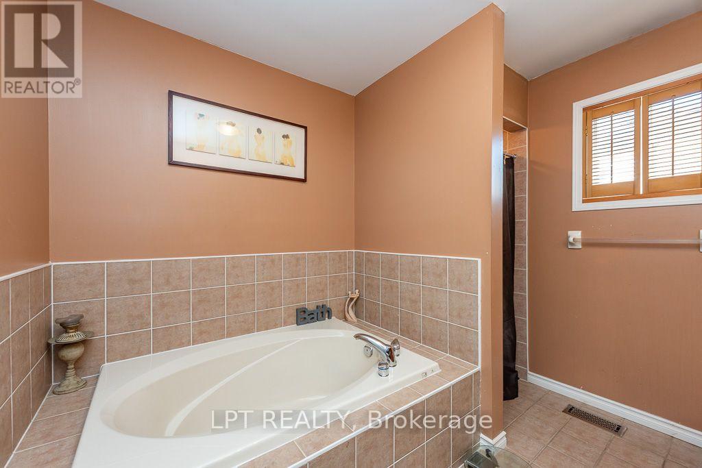 16 OAK GARDENS COURT - 28