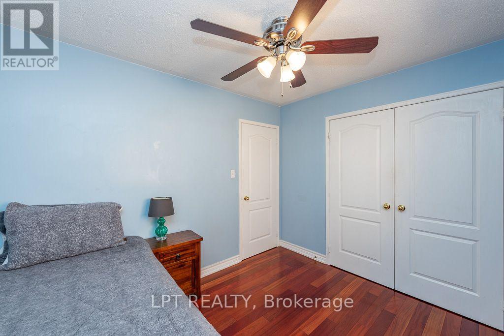 16 OAK GARDENS COURT - 22