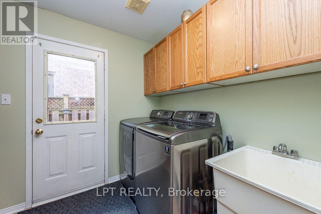 16 OAK GARDENS COURT - 32