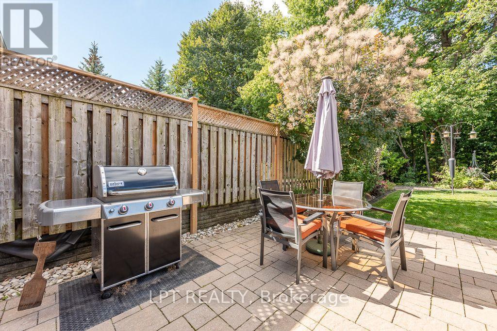 16 OAK GARDENS COURT - 44