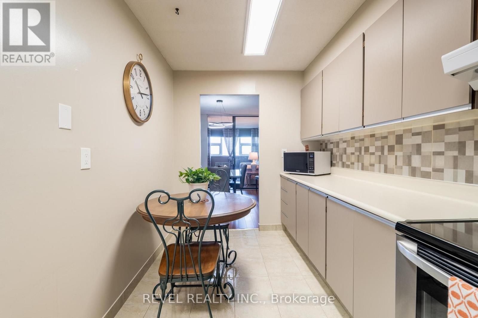 #2306 75 EMMETT AVENUE - 15