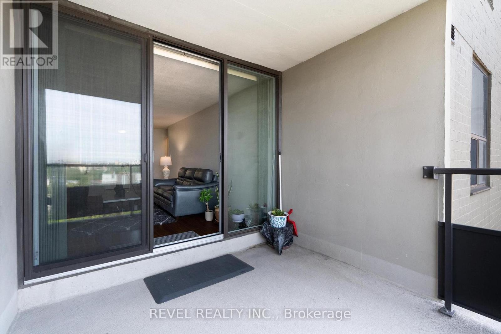 #2306 75 EMMETT AVENUE - 45