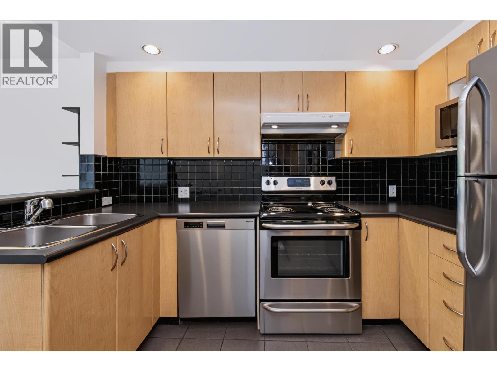 #202 1688 ROBSON Street, Vancouver, British Columbia, V6G1C7, Vancouver, British Columbia — photo 5 of 5