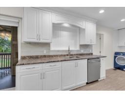 2558 Lakeview Crescent, Abbotsford, BC V2S3A9 Photo 6