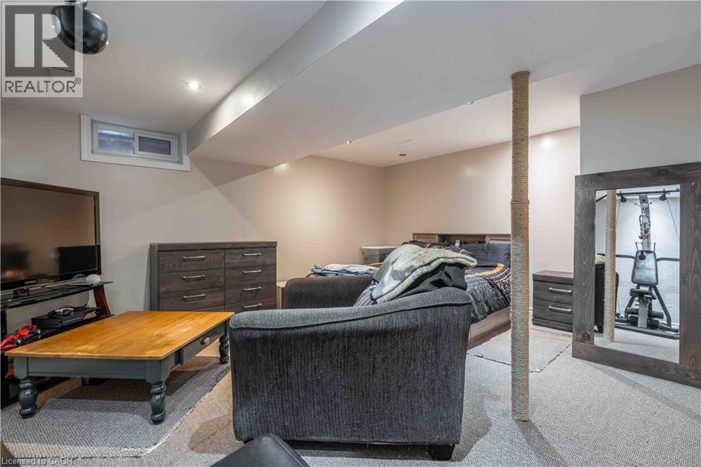 98 MEMORIAL Avenue - Image 26