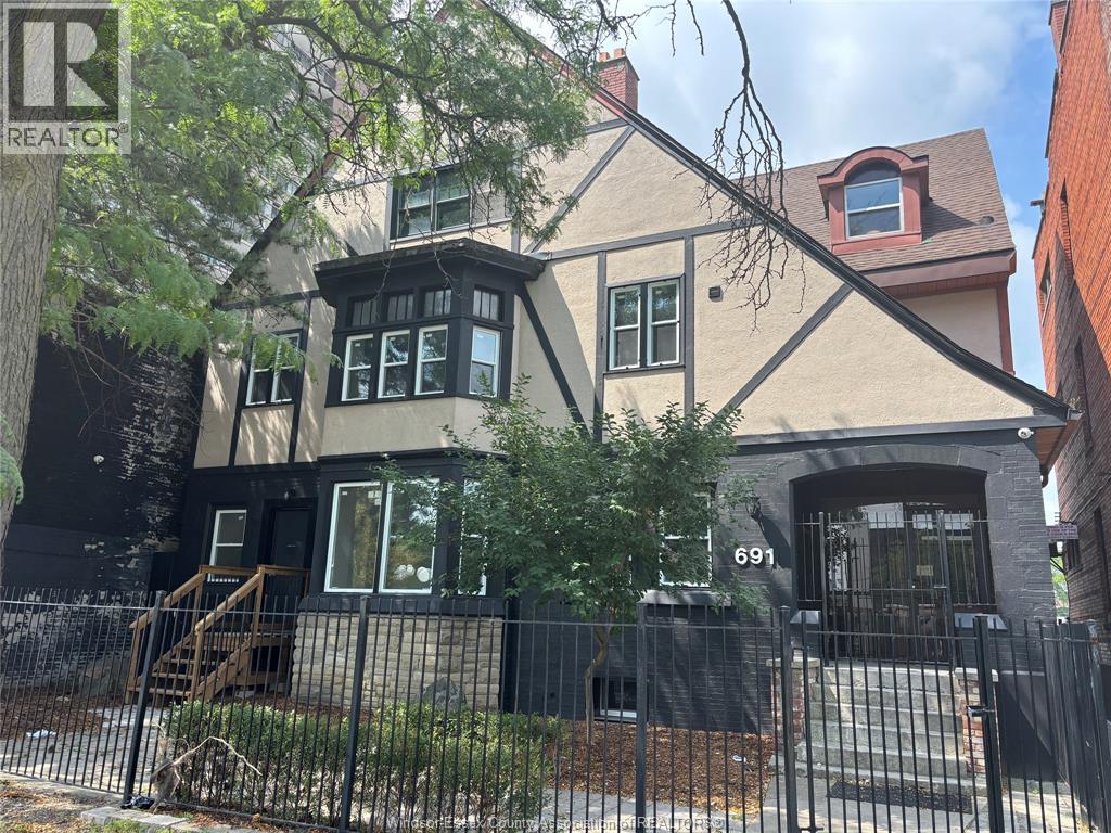 691 OUELLETTE Unit# 201, Windsor