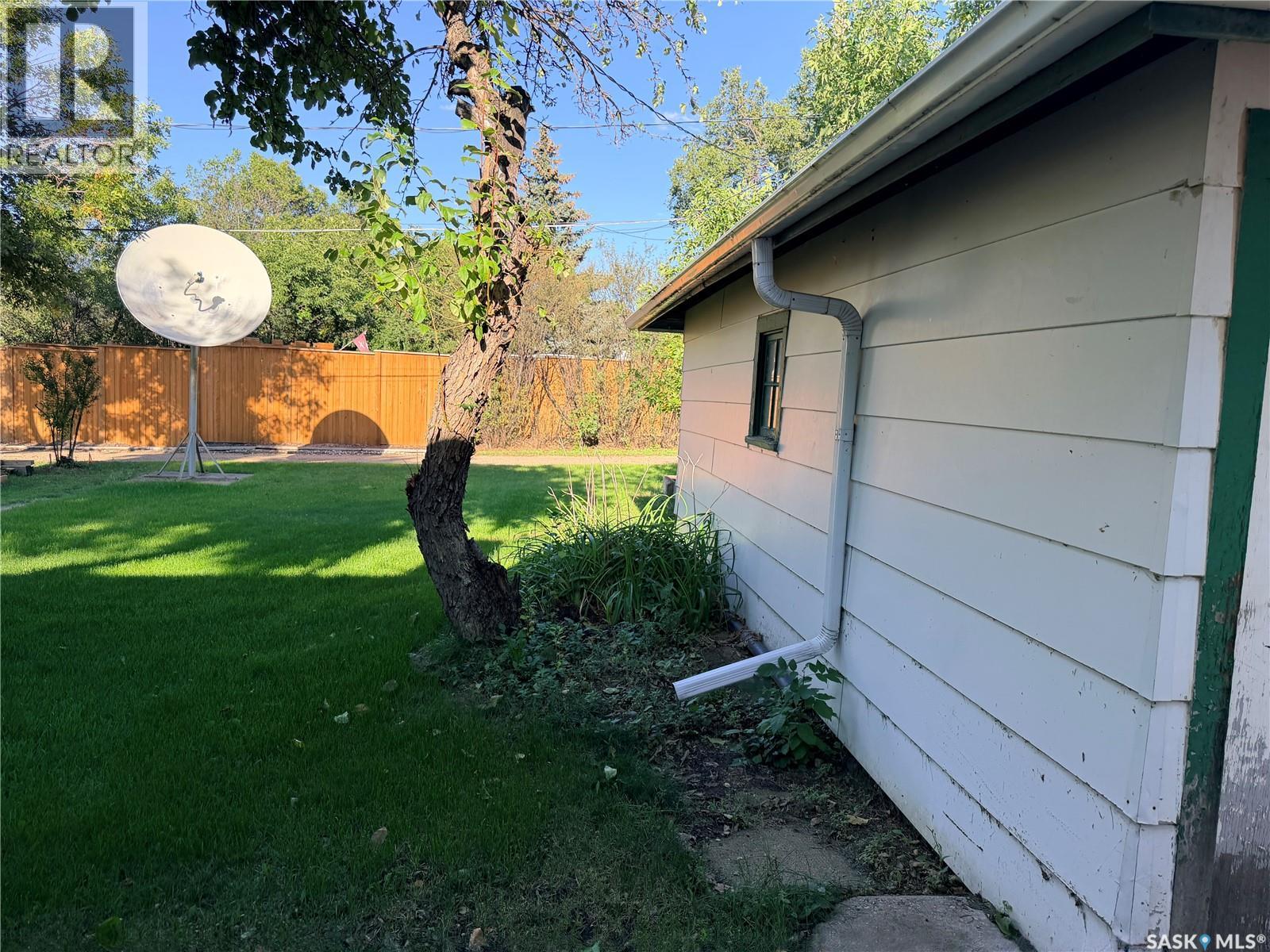 121 Empire ROAD, Assiniboia — photo 28