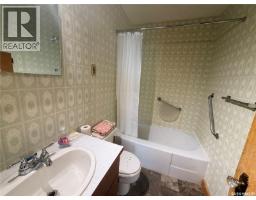 121 Empire Road, Assiniboia, SK S0H0B0 Photo 16