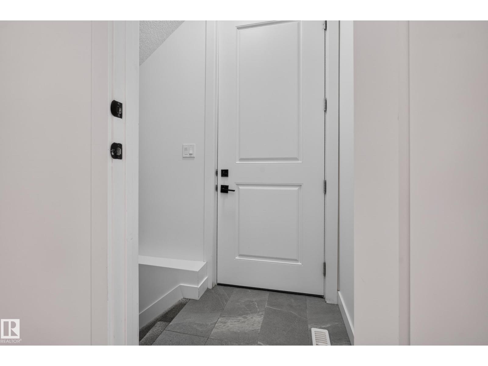 11207 75 AV NW - 47