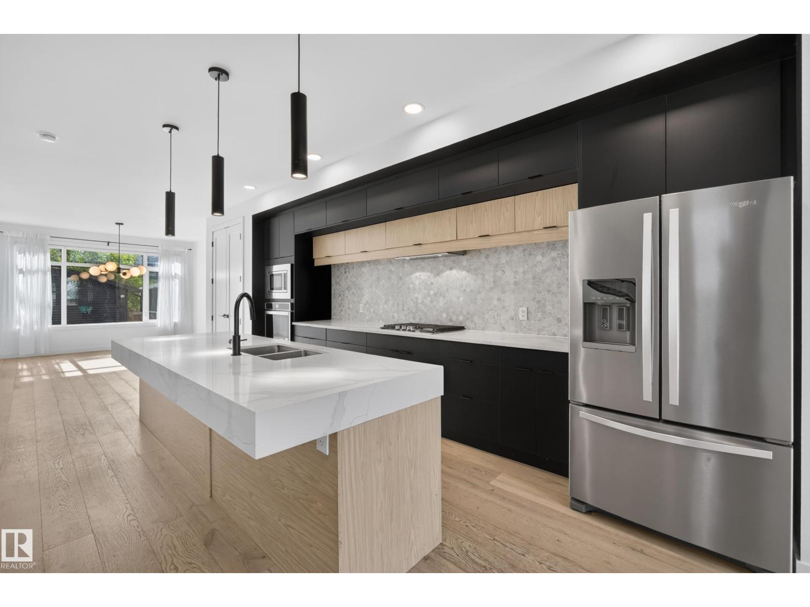 11207 75 AV NW - 12