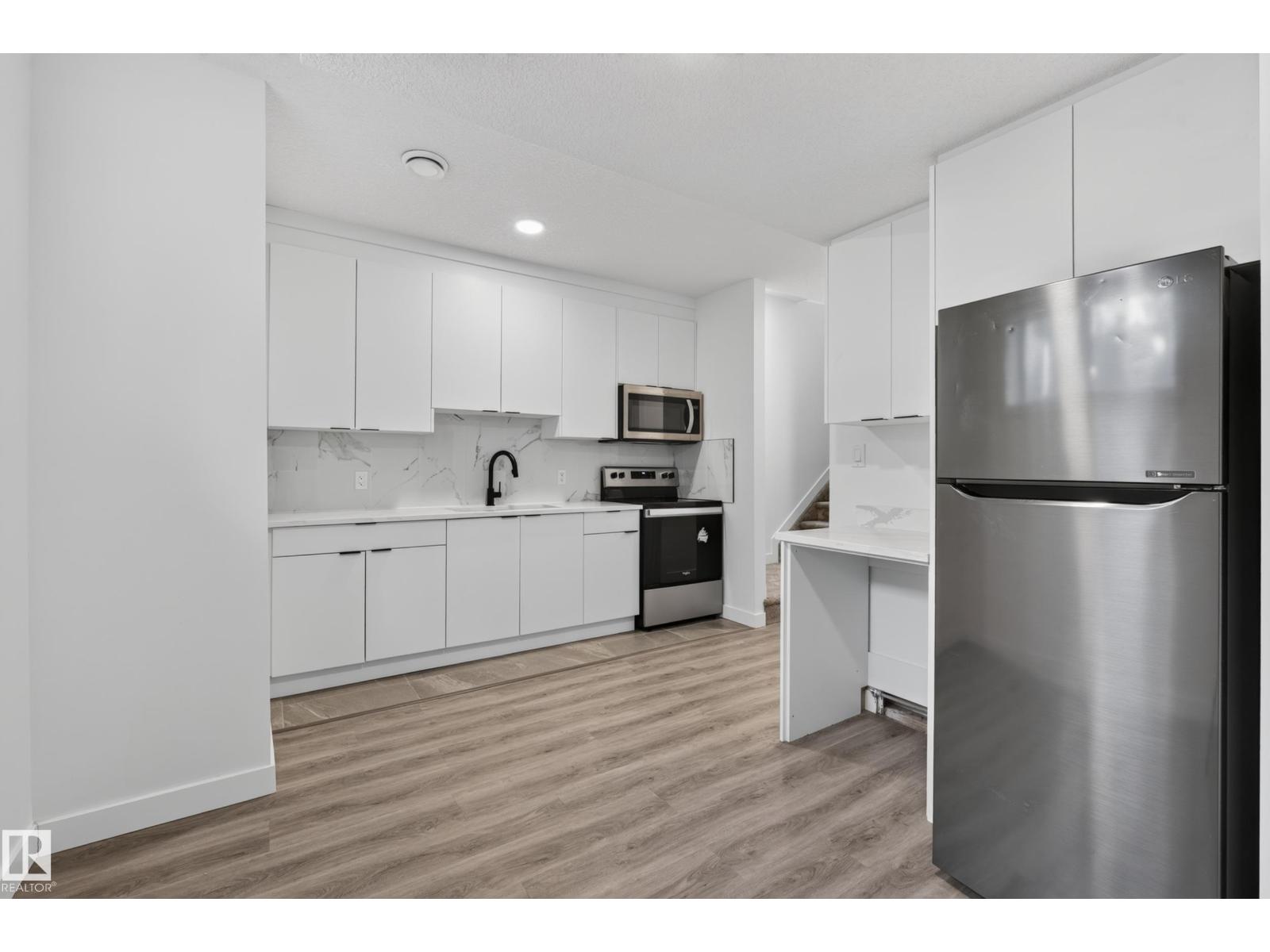 11207 75 AV NW - 48