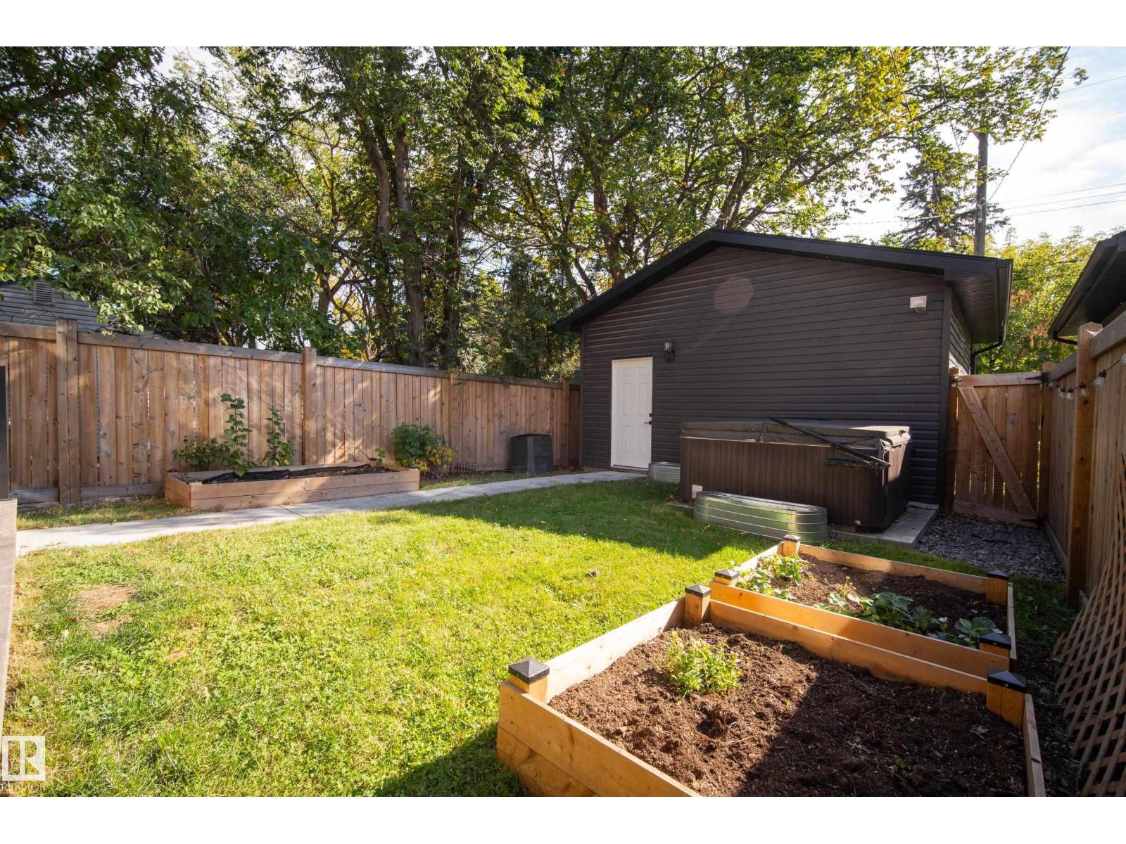 11207 75 AV NW - 66