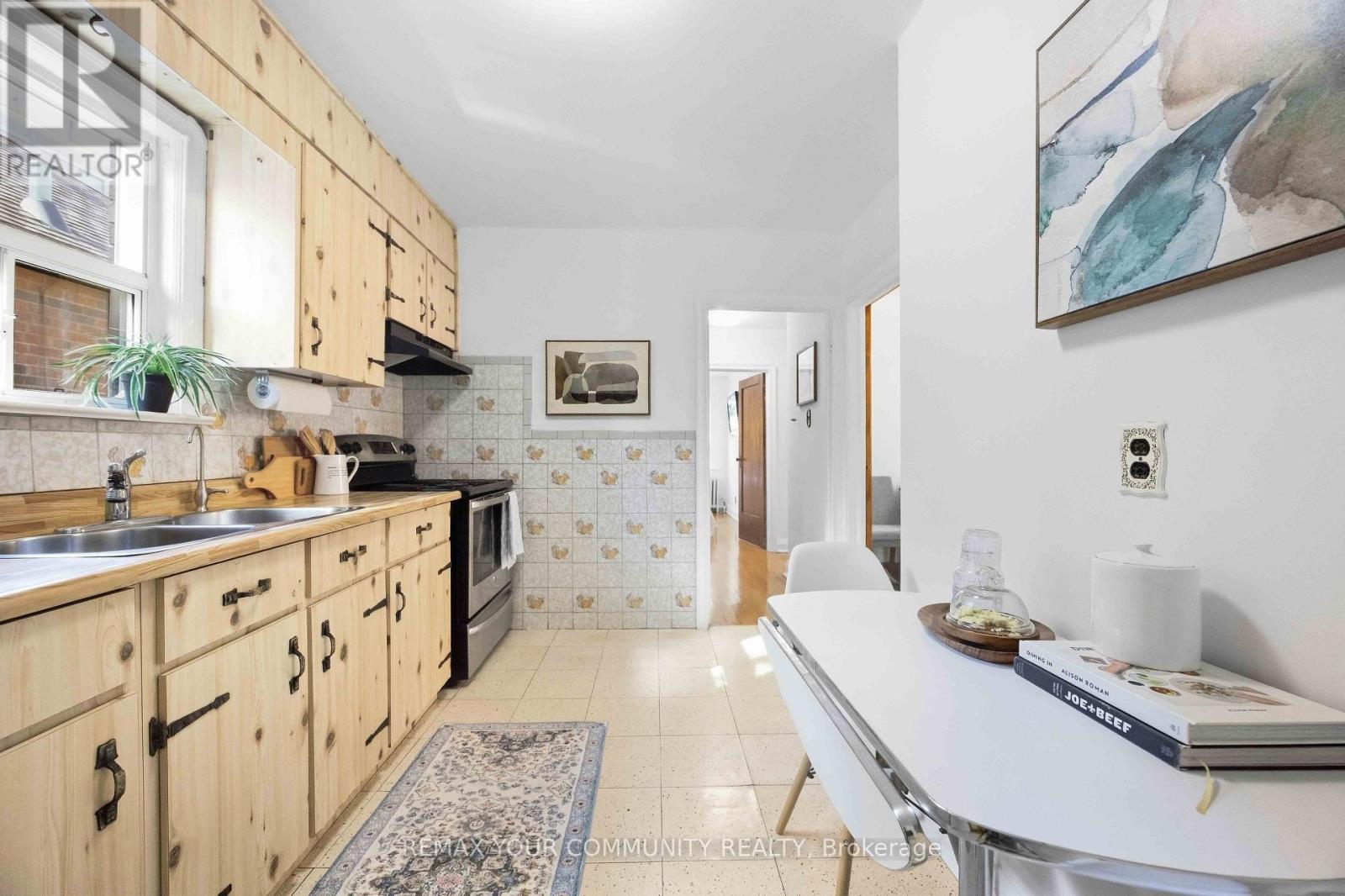 4 CRESTLAND AVENUE - 19