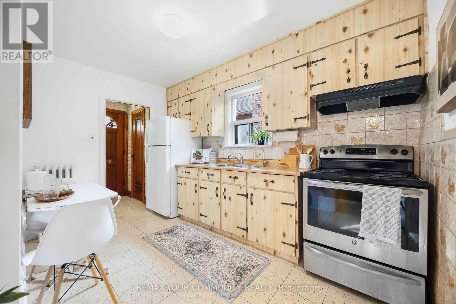 4 CRESTLAND AVENUE - 17