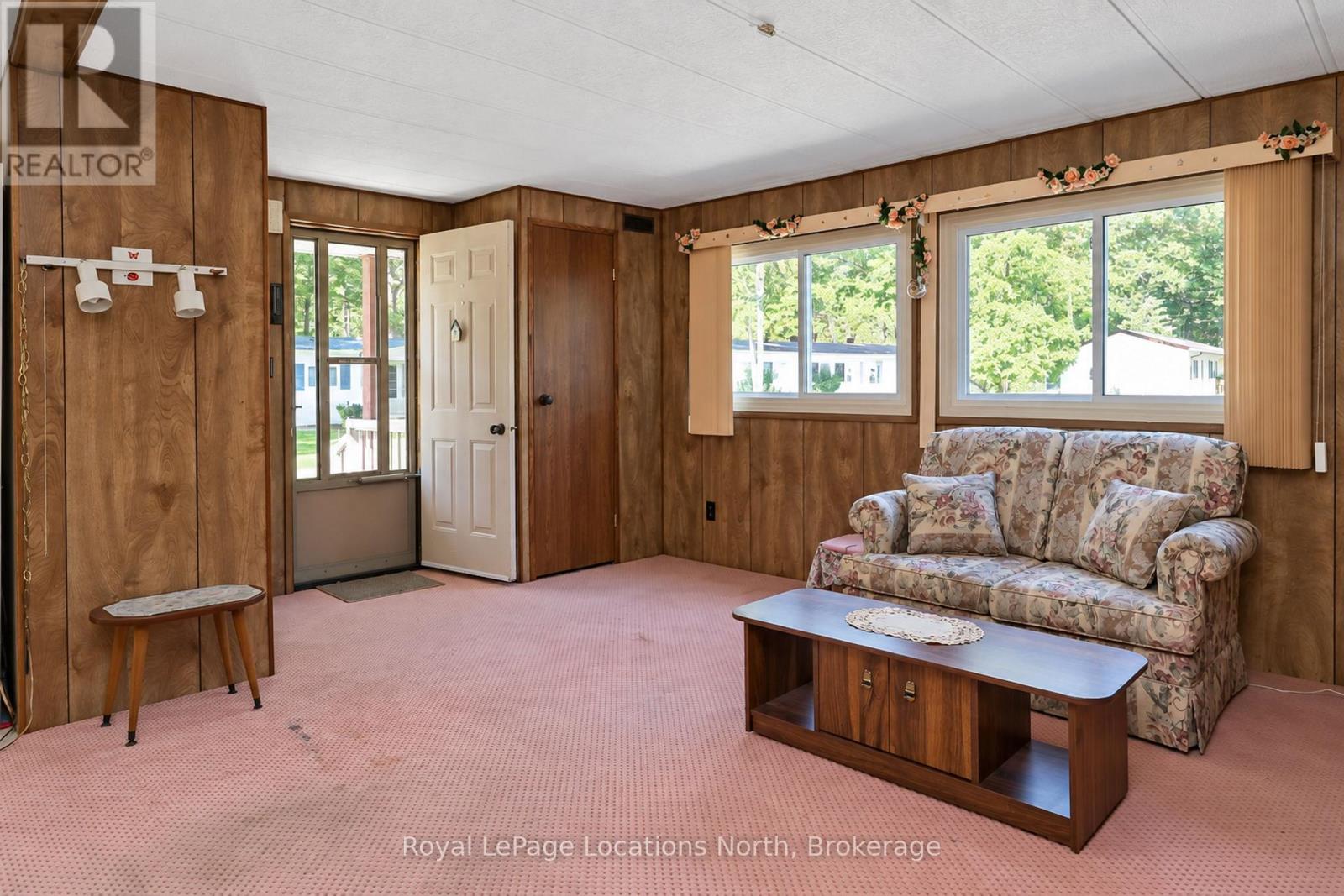 16 SINCLAIR AVENUE S, Wasaga Beach — photo 2