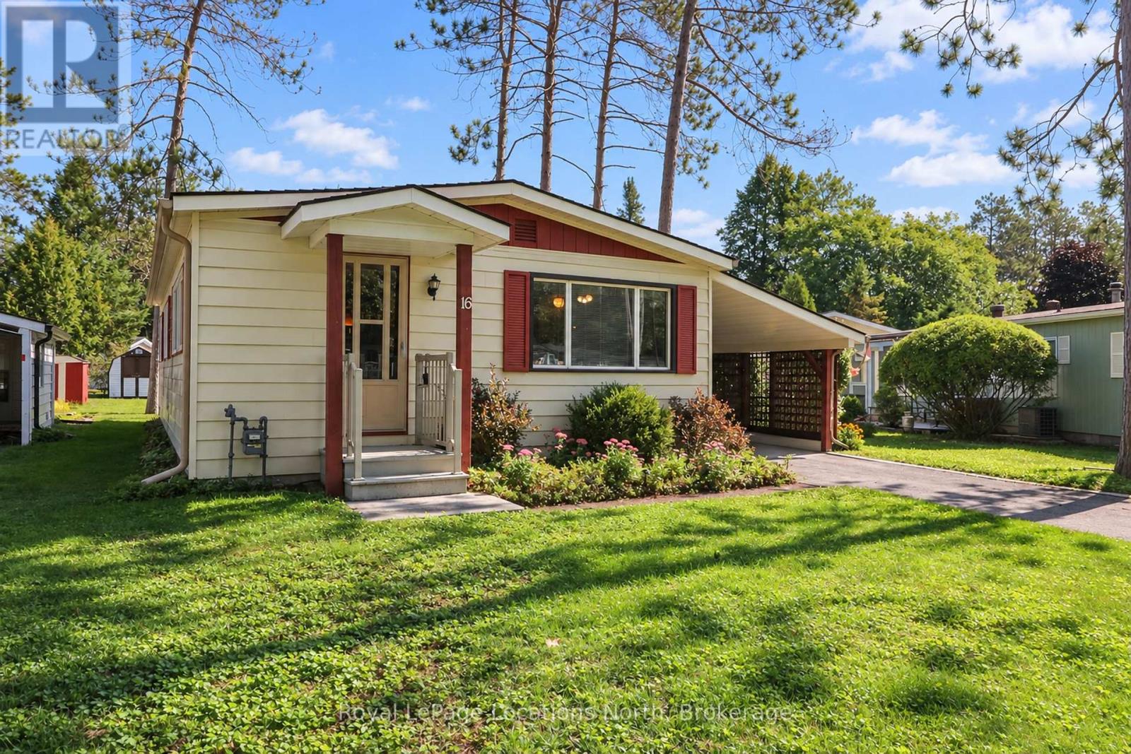 16 SINCLAIR AVENUE S - Image 28