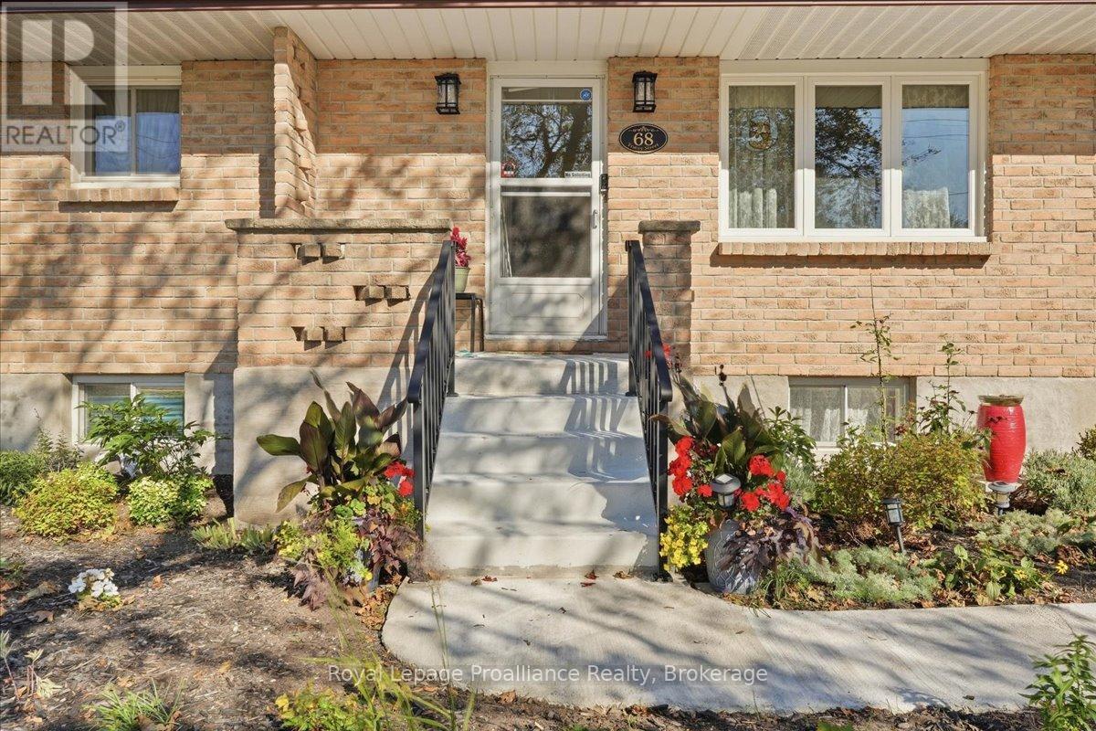 68 TRACEY STREET, Belleville (Belleville Ward) — photo 5