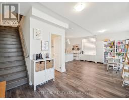 9 - 1 Bond Crescent, Richmond Hill, ON L4E1J4 Photo 10