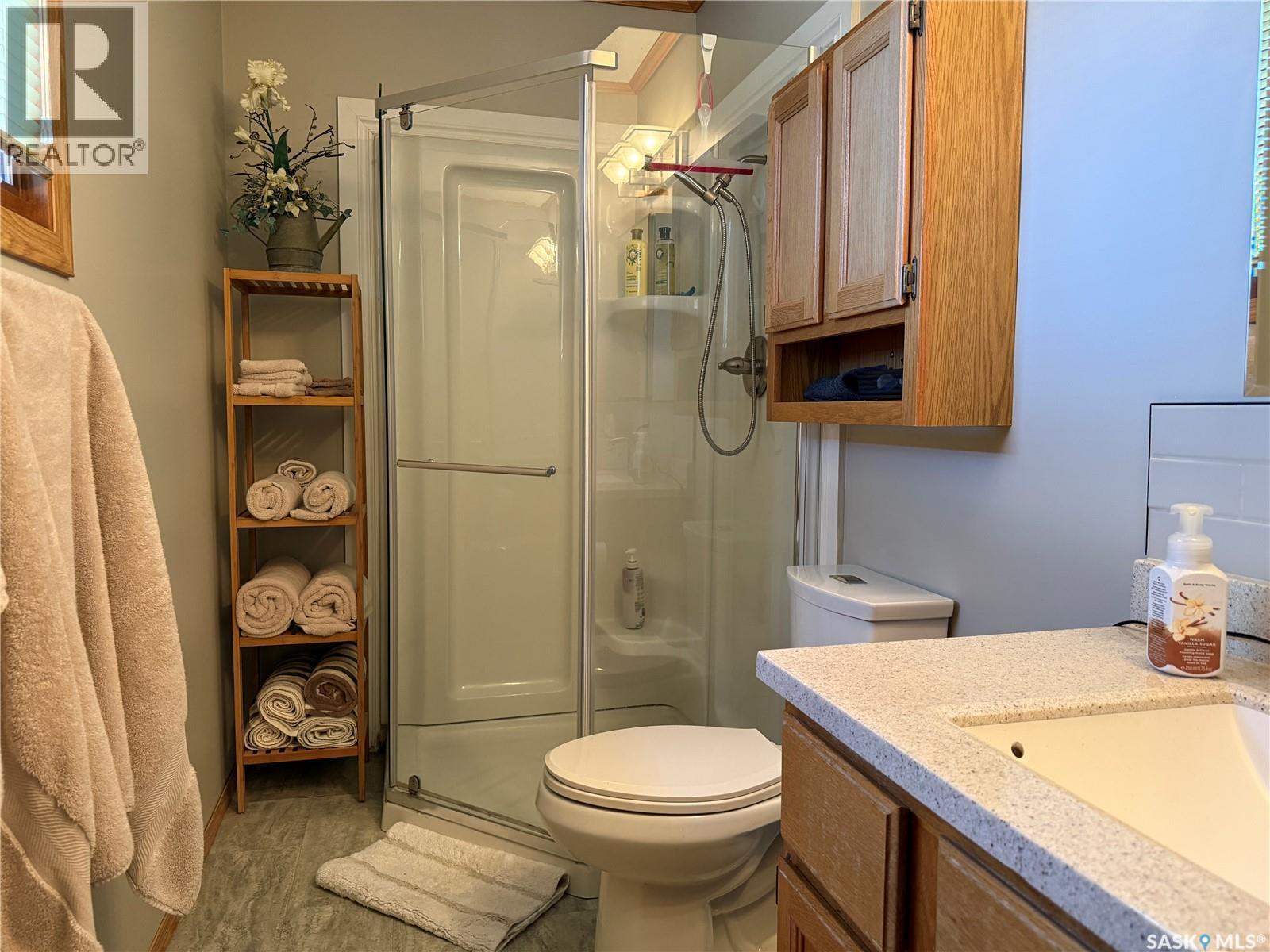 912 Railway AVENUE, Loon Lake — photo 10