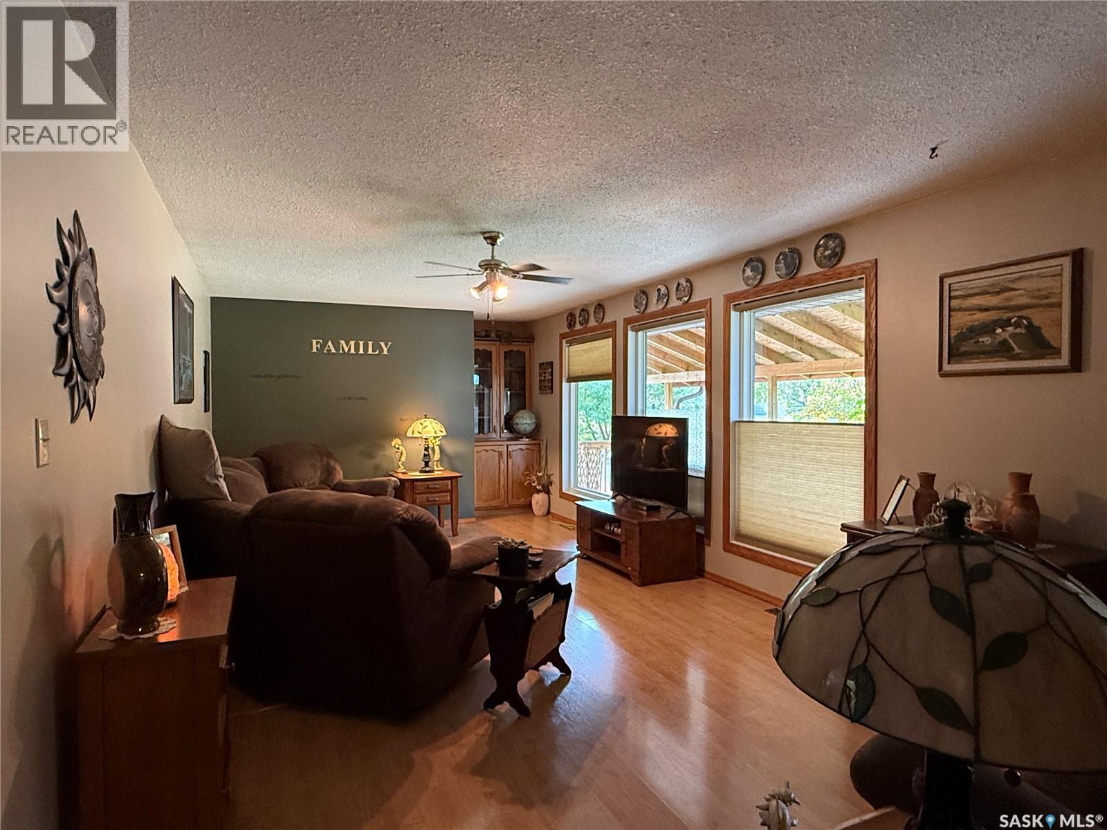 912 Railway AVENUE, Loon Lake — photo 2
