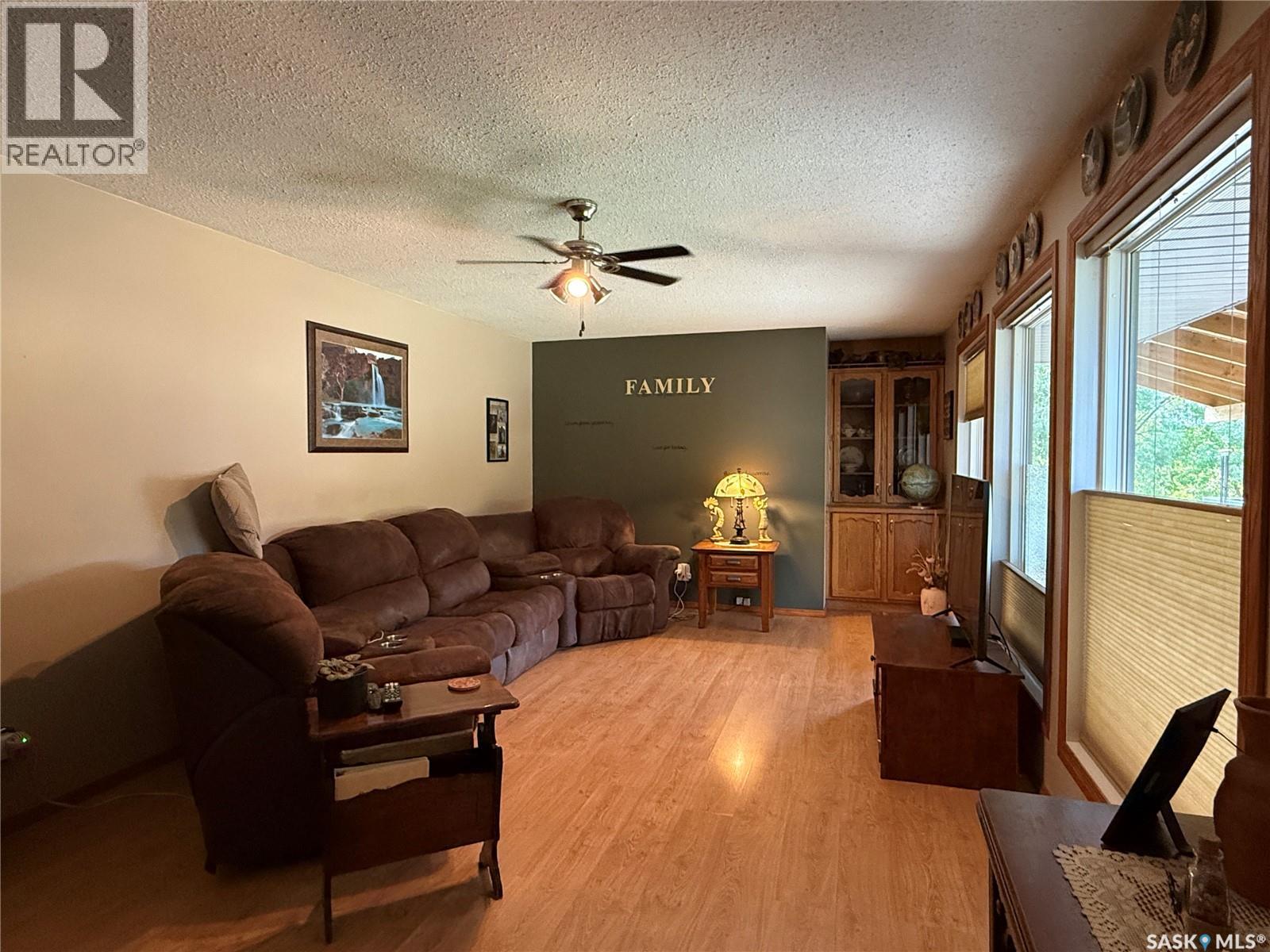 912 Railway AVENUE, Loon Lake — photo 3