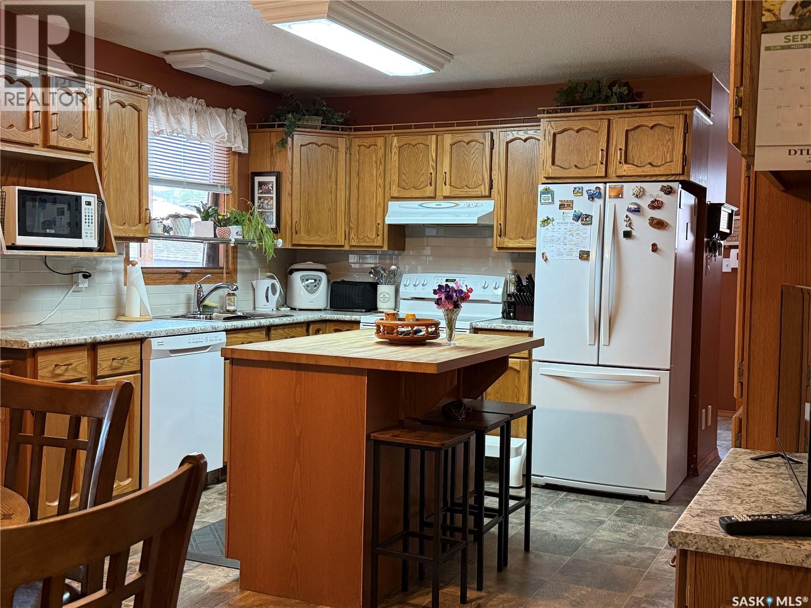 912 Railway AVENUE, Loon Lake — photo 5