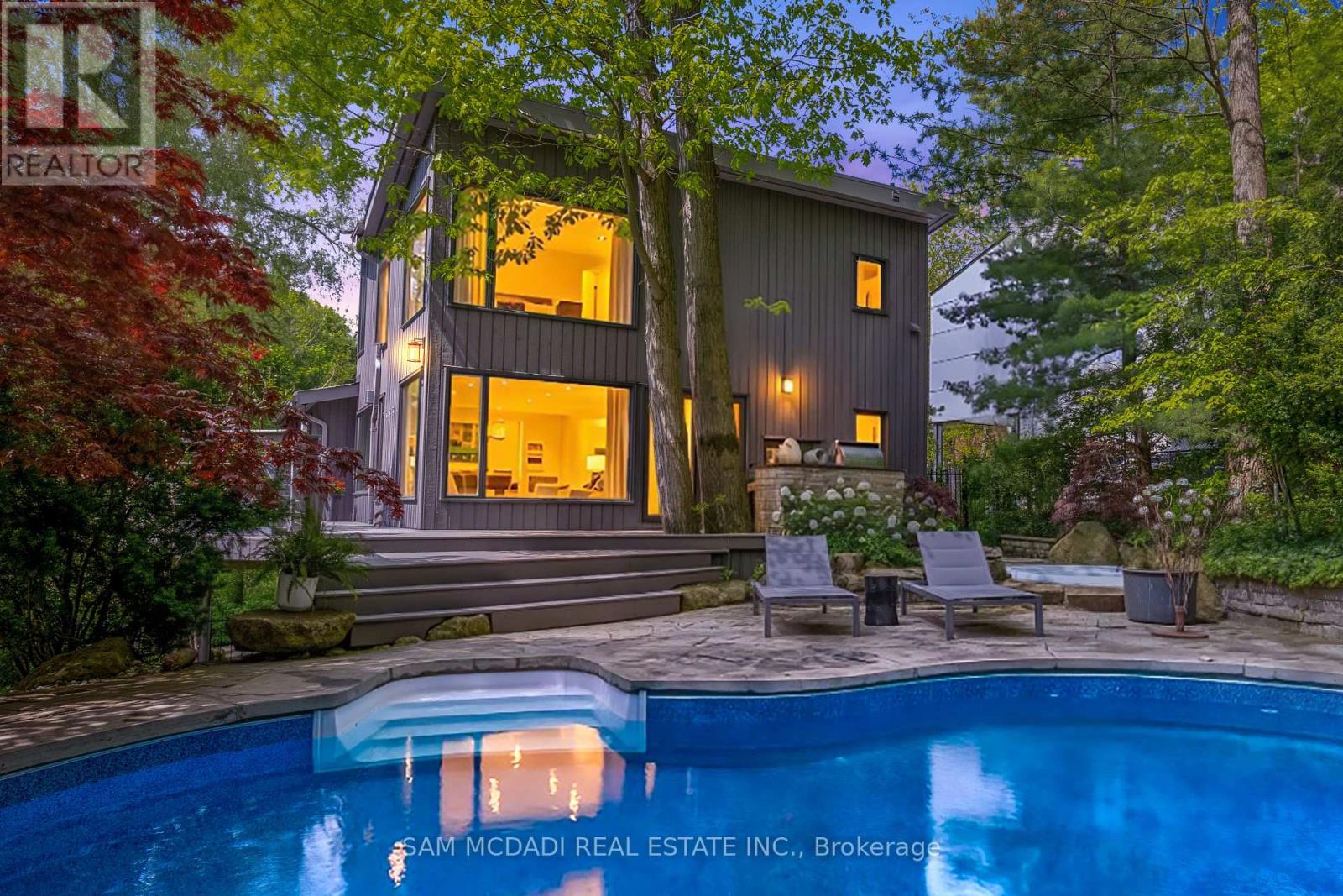 Photo of 1273 Queen Victoria Avenue