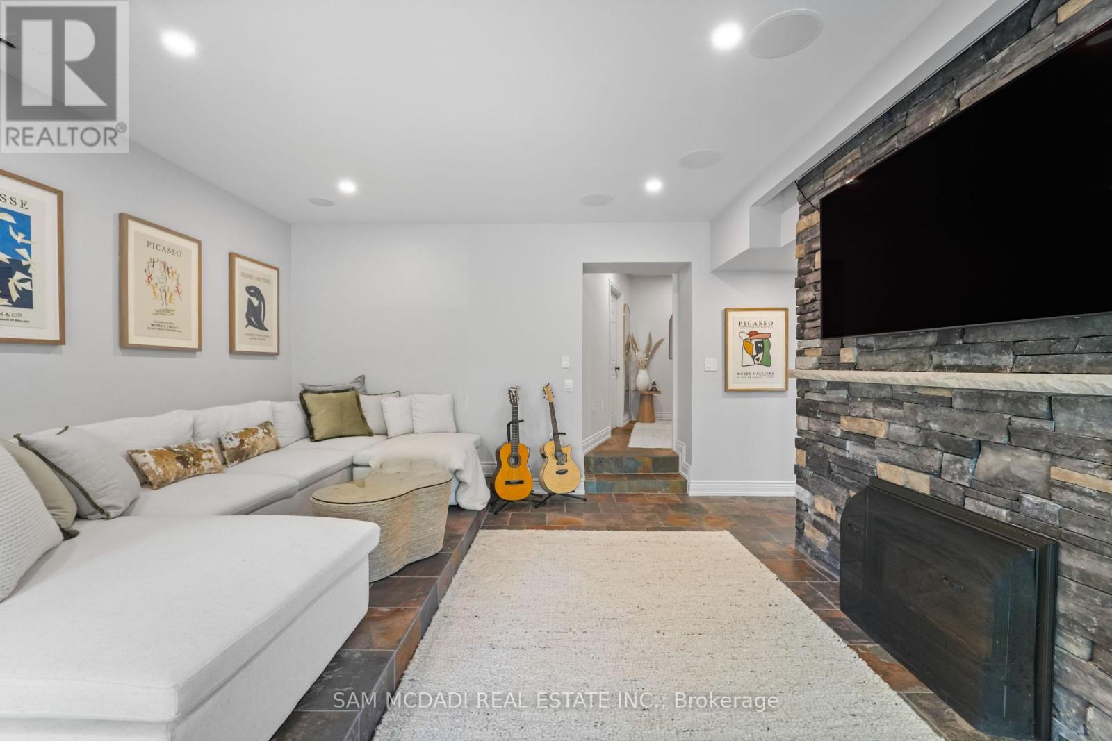 1273 QUEEN VICTORIA AVENUE - Image 29