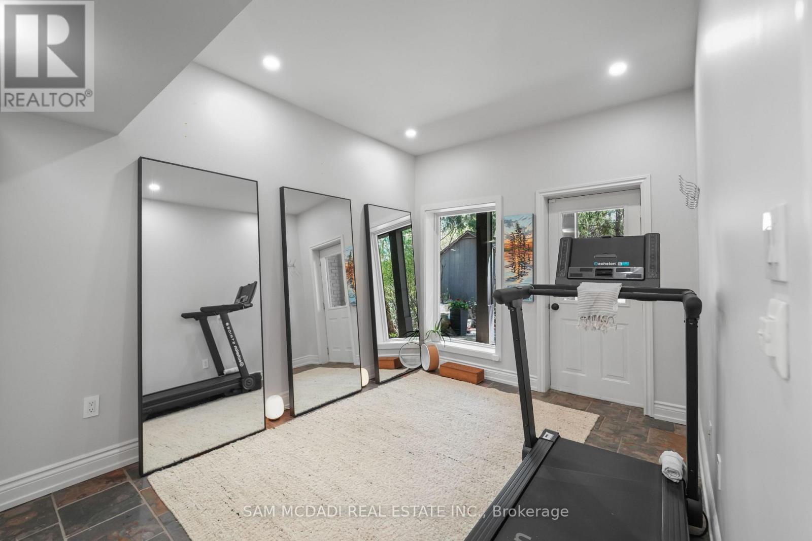 1273 QUEEN VICTORIA AVENUE - Image 31