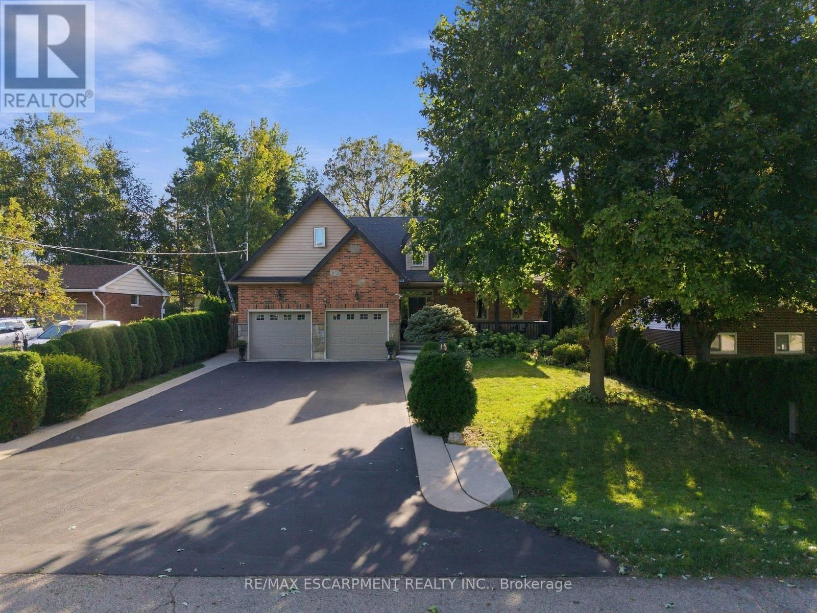 4 SUMMIT DRIVE, Hamilton (Waterdown) — photo 2