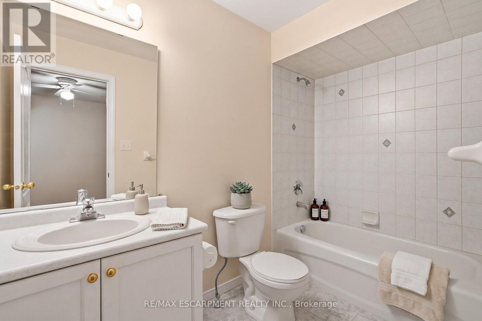 #41 212 STONEHENGE DRIVE - 26