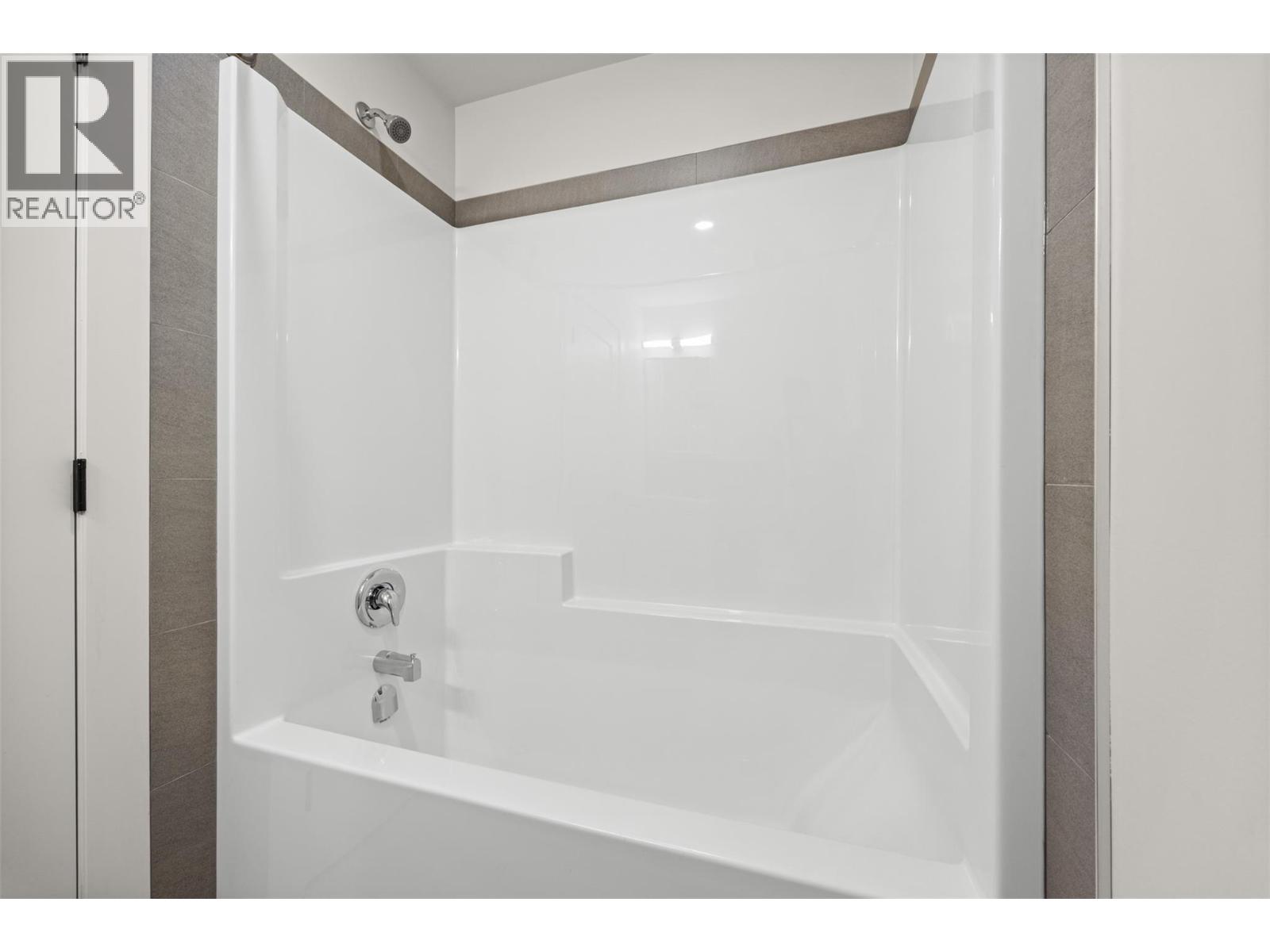 4141 San Clemente Avenue, Peachland