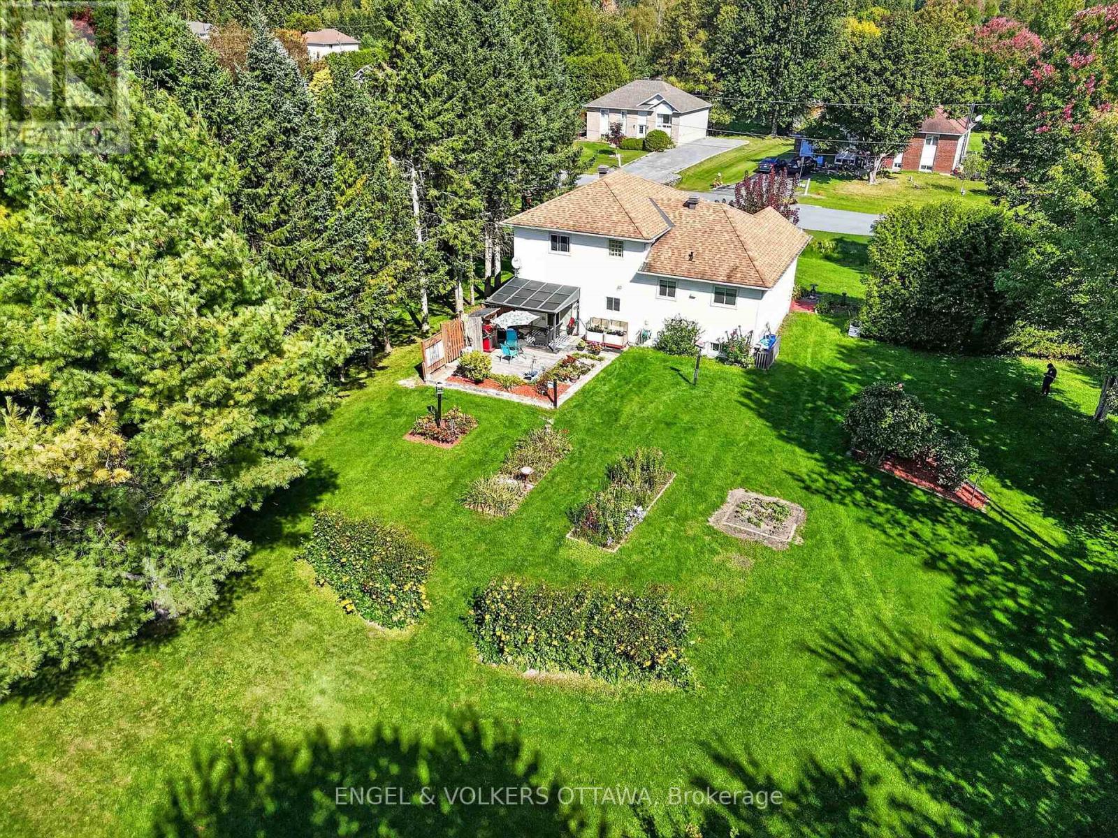 1124 DES POMMIERS STREET - Image 25