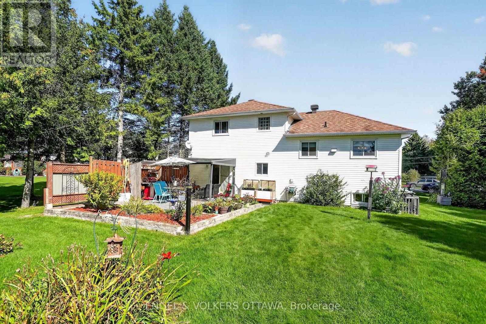 1124 DES POMMIERS STREET - Image 26