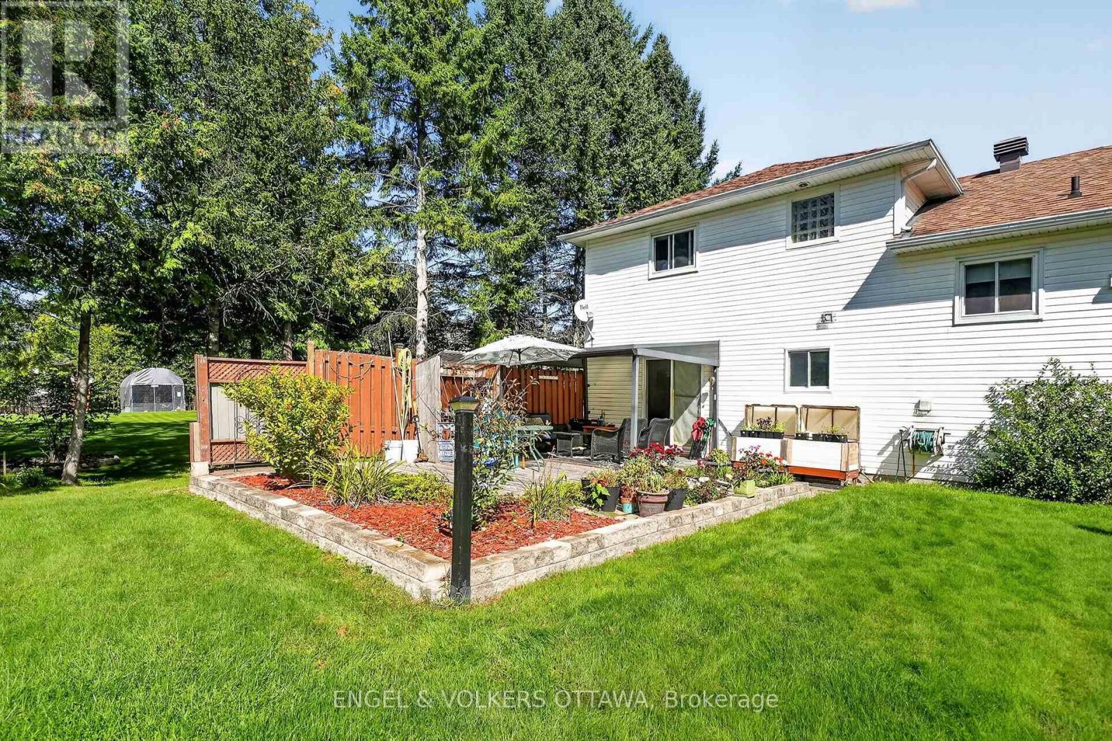 1124 DES POMMIERS STREET - Image 27