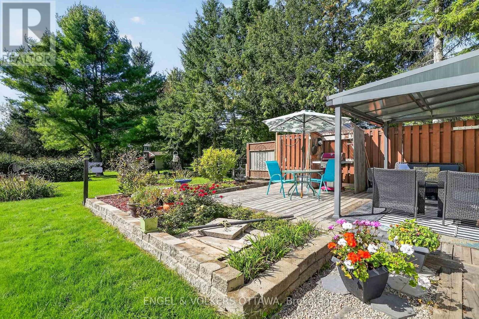 1124 DES POMMIERS STREET - Image 28