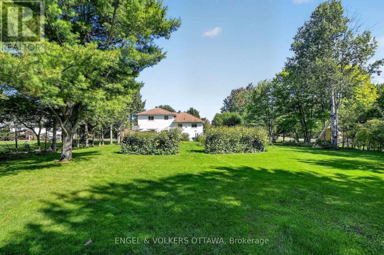 1124 DES POMMIERS STREET - Image 29