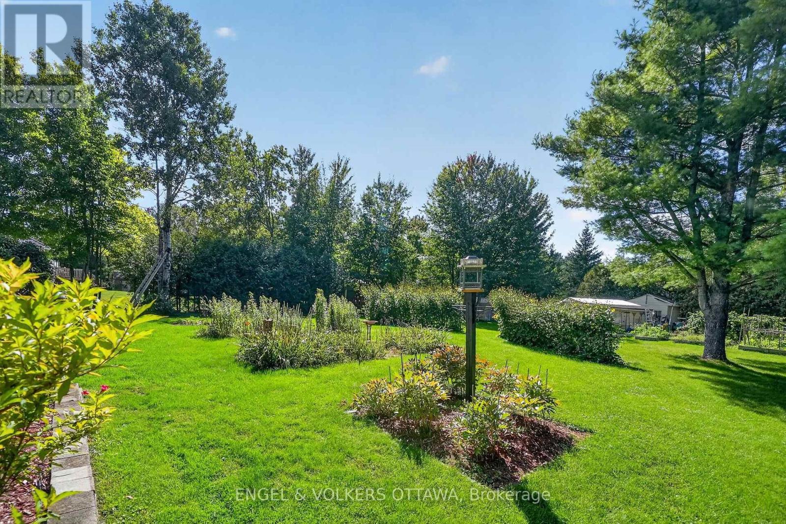 1124 DES POMMIERS STREET - Image 31