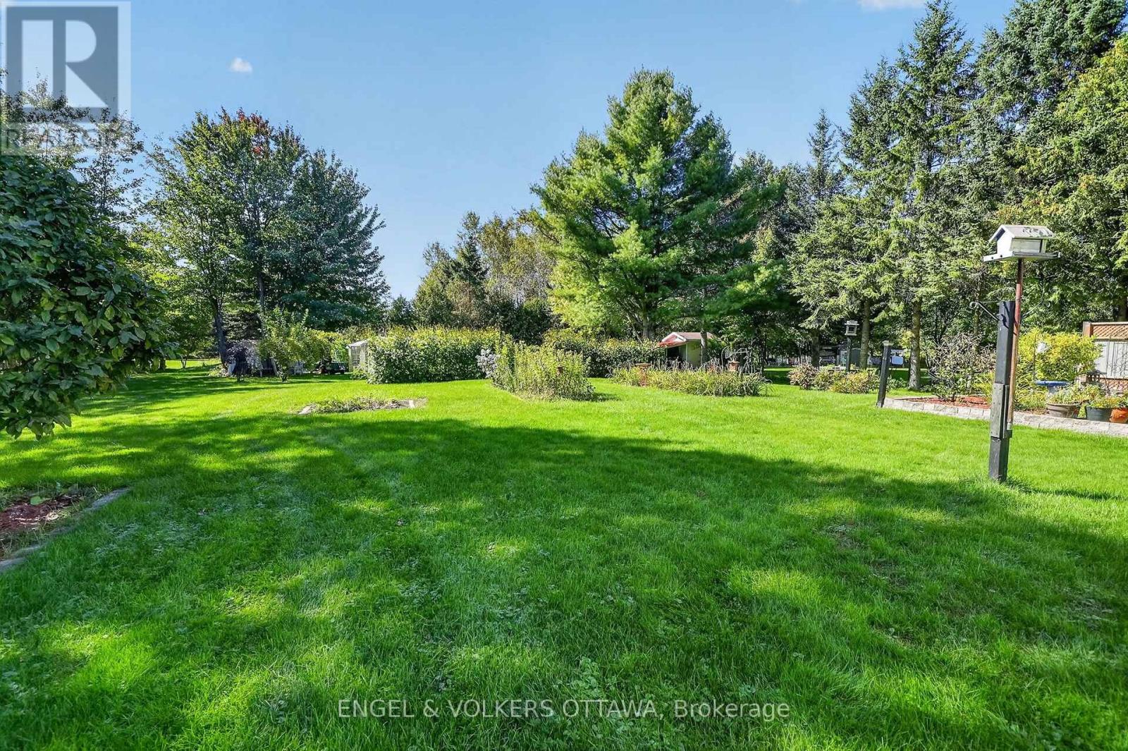 1124 DES POMMIERS STREET - Image 32