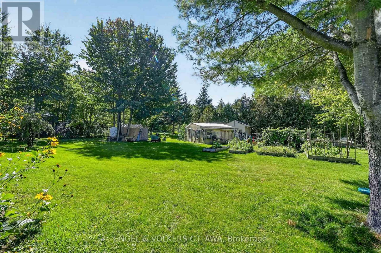 1124 DES POMMIERS STREET - Image 34