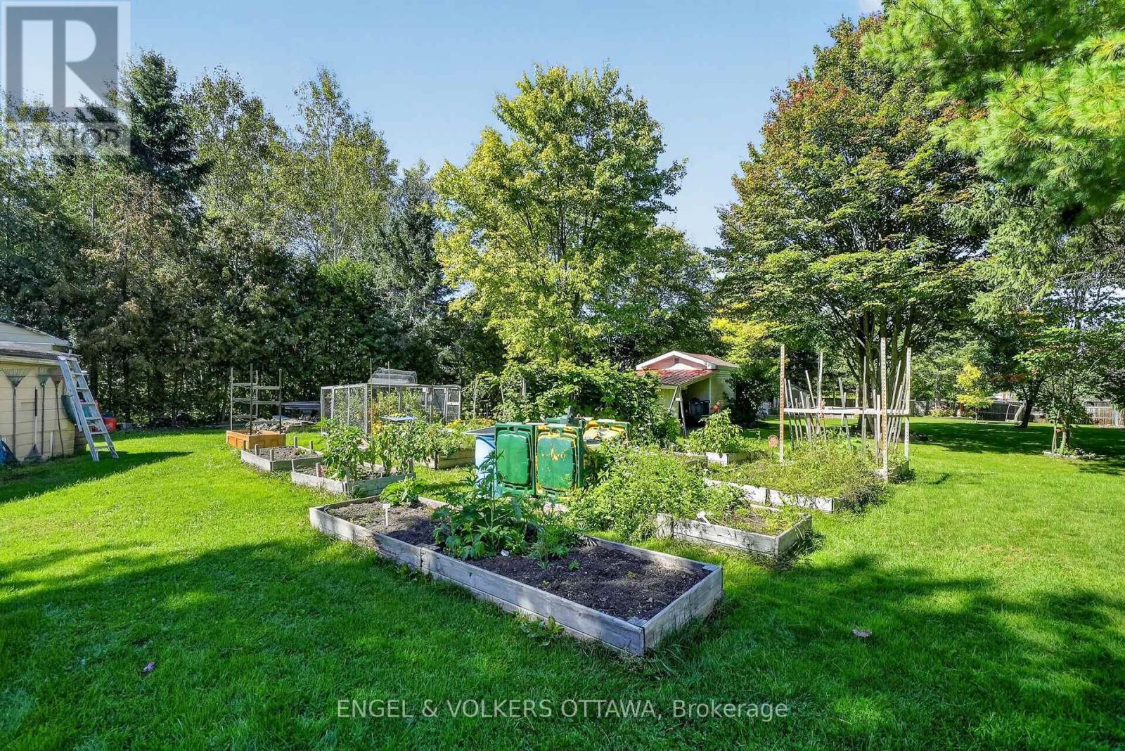 1124 DES POMMIERS STREET - Image 35